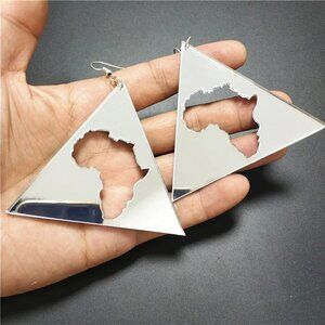 Africa Map in a Triangle Earrings / (Silver)